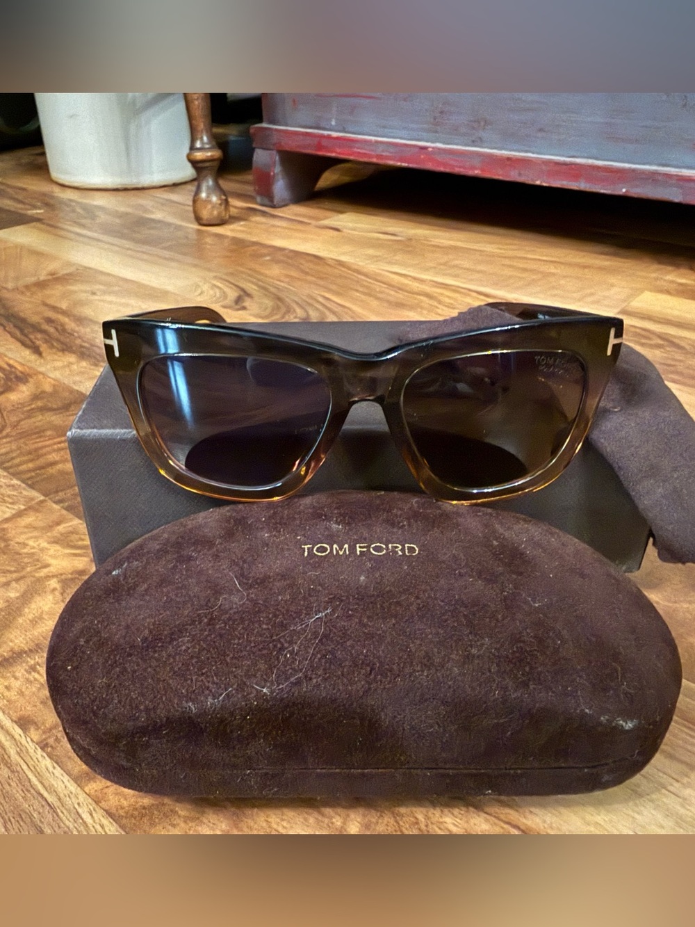 Tom Ford Celina sunglasses Wayfarer design Metal 'T' logos WOMANS case box